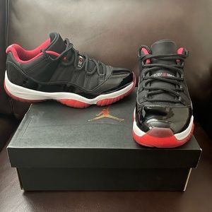 AIR JORDAN 11 LOW! “BRED” SIZE 9! PRE-OWNED! SNEAKERS COME W/ OG BOX AND PAPER!